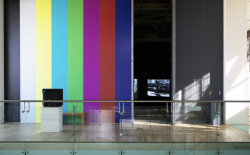 Los artistas que anticiparon la posverdad y la construcci&oacute;n medi&aacute;tica del poder llegan al Museo de la Memoria y los DDHH | Culturizarte
